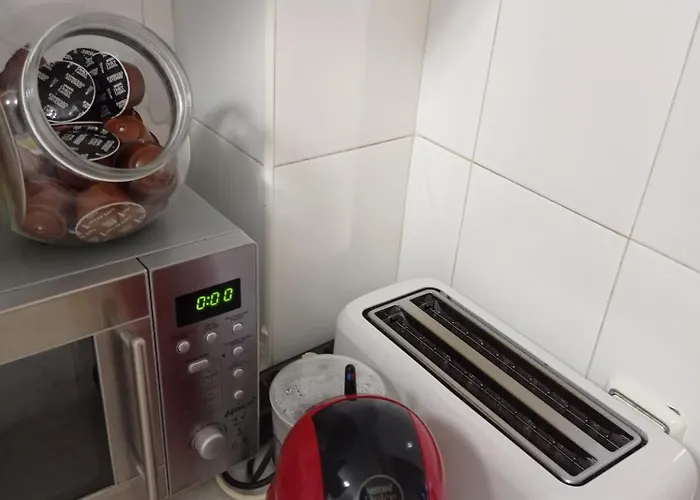 1 En Piso Compartido Con Acceso Zonas Comunes *